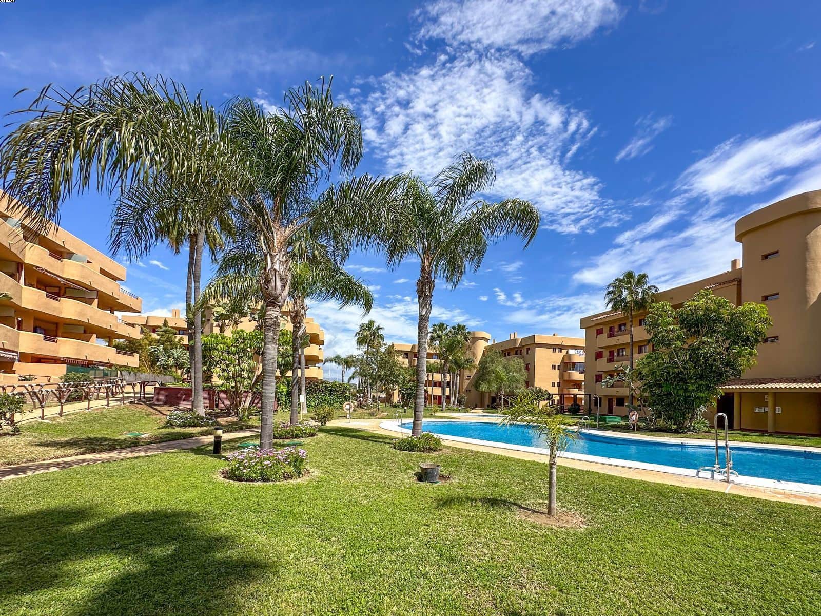 2 bedroom Penthouse for sale in La Cala de Mijas with pool garage - € 399,950 (Ref: 9989402)