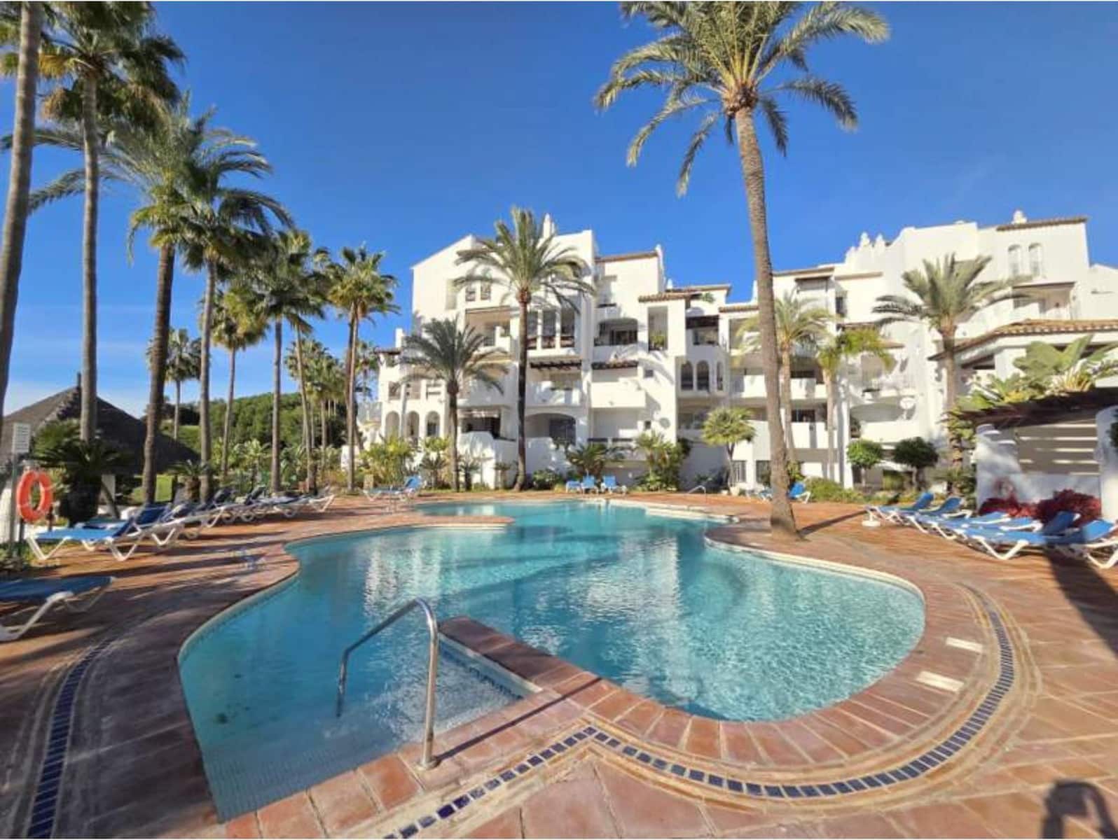 Apartamento de 2 habitaciones en La Duquesa / Puerto de la Duquesa en venta con piscina - 245.000 € (Ref: 9991763)