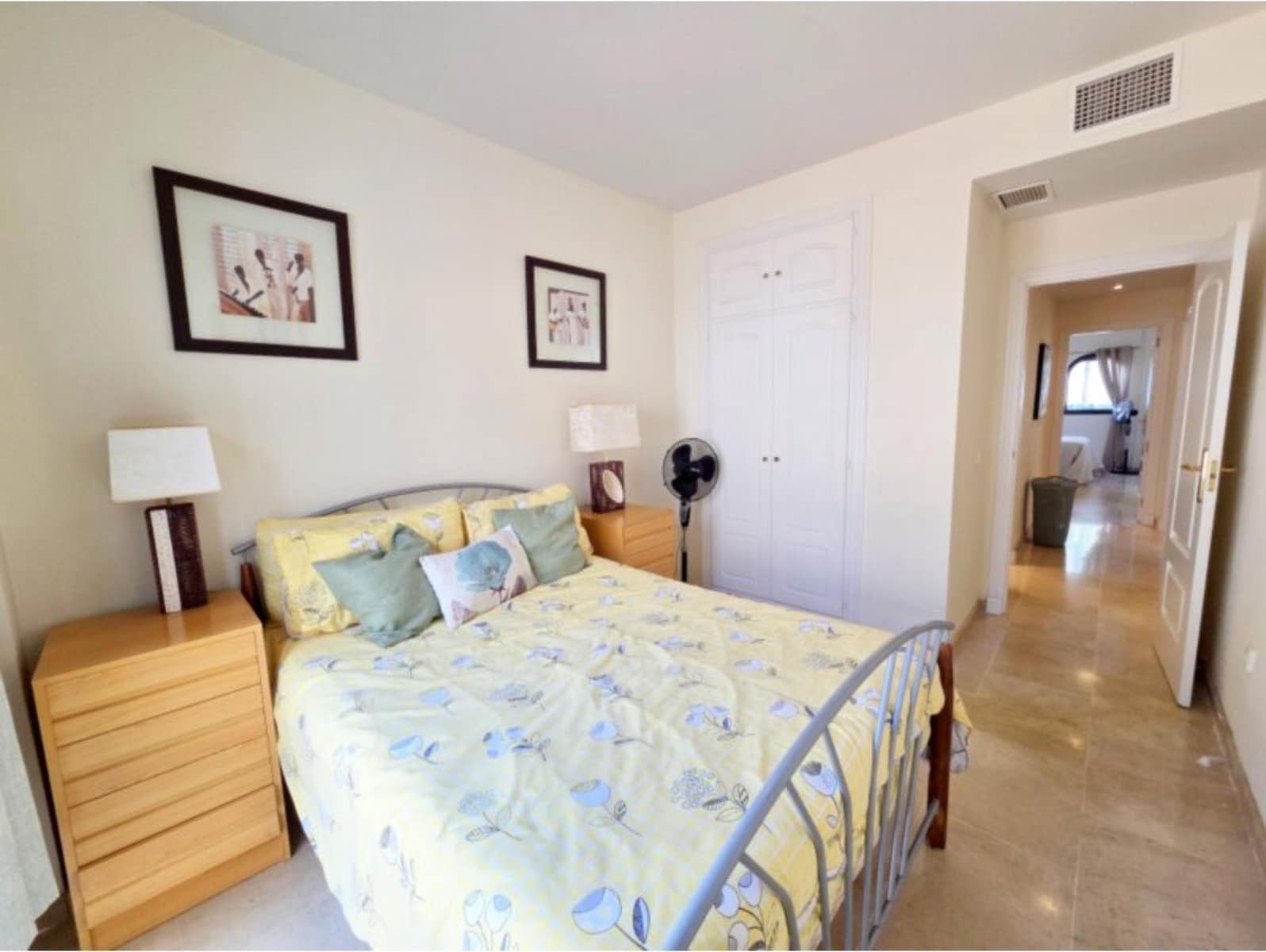Apartamento de 2 habitaciones en La Duquesa / Puerto de la Duquesa en venta con piscina - 245.000 € (Ref: 9991763)