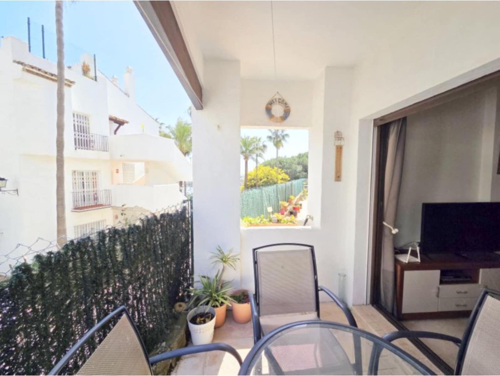 Apartamento de 2 habitaciones en La Duquesa / Puerto de la Duquesa en venta con piscina - 245.000 € (Ref: 9991763)