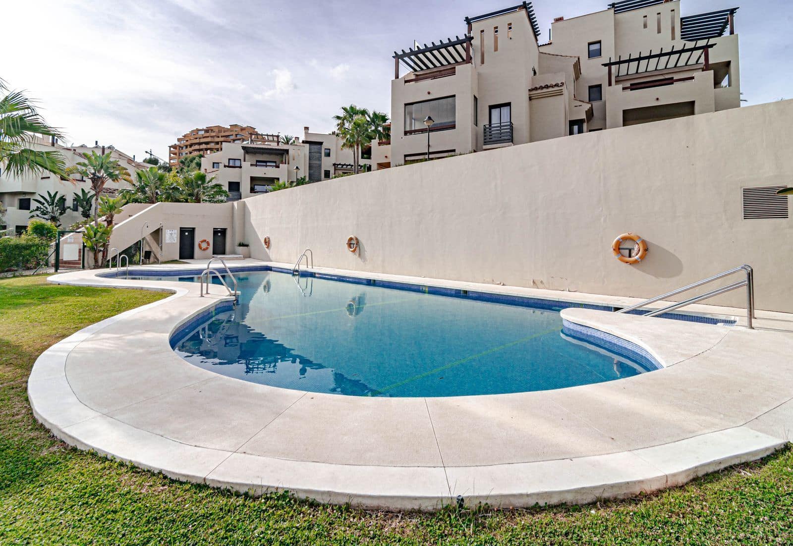 2 Zimmer Penthouse zu verkaufen in New Golden Mile mit Pool Garage - 395.000 € (Ref: 9991994)