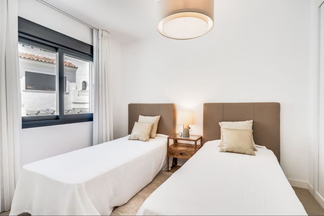 3 slaapkamer Huis te huur in El Paraiso met zwembad garage - € 3.200 (Ref: 9994487)