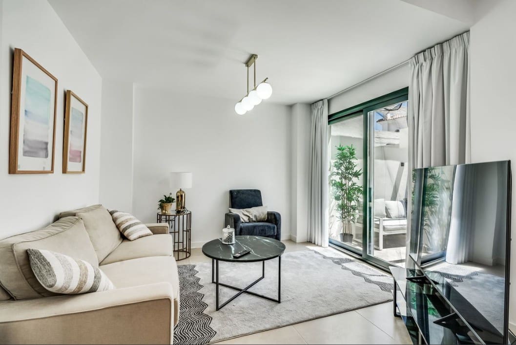 3 slaapkamer Huis te huur in El Paraiso met zwembad garage - € 3.200 (Ref: 9994487)