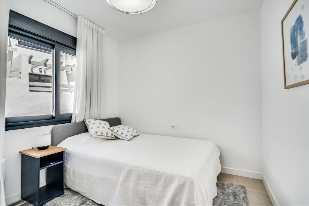 3 slaapkamer Huis te huur in El Paraiso met zwembad garage - € 3.200 (Ref: 9994487)