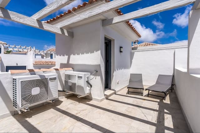 3 slaapkamer Huis te huur in El Paraiso, Estepona met zwembad garage - € 3.200 (Ref: 9994487)