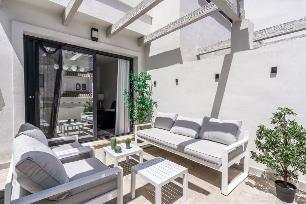 3 slaapkamer Huis te huur in El Paraiso met zwembad garage - € 3.200 (Ref: 9994487)