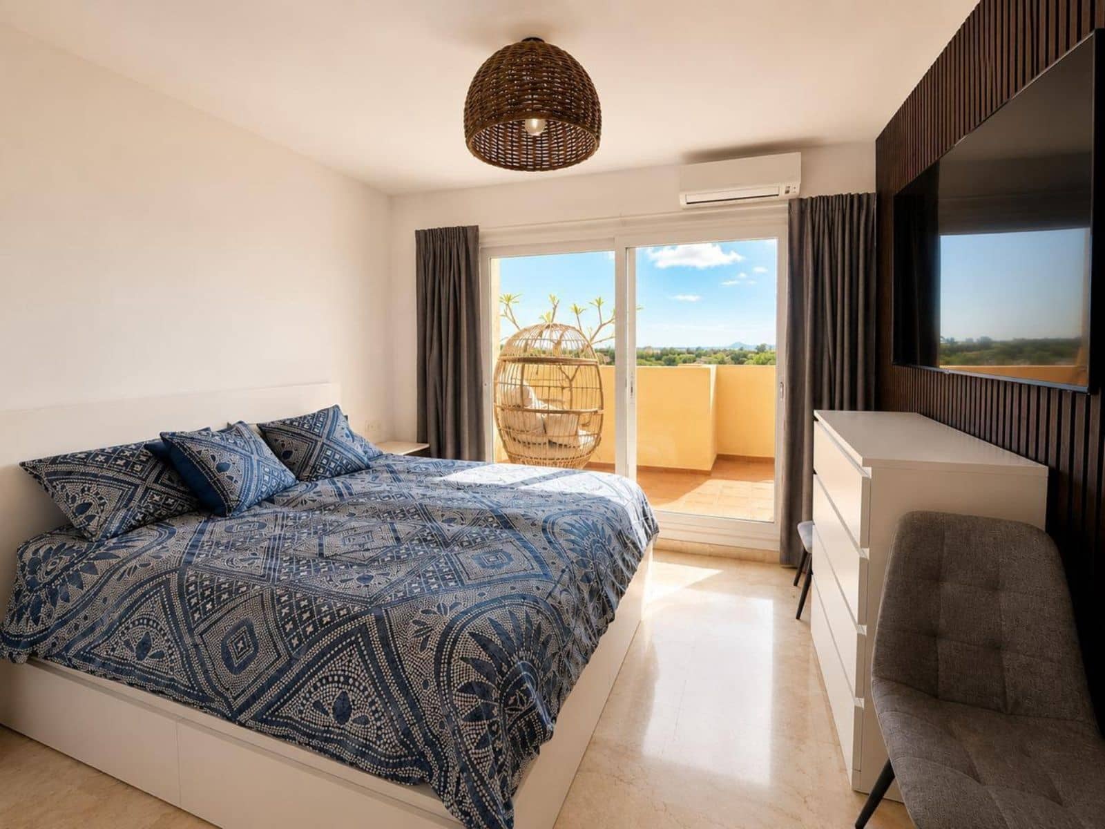2 Zimmer Penthouse zu verkaufen in New Golden Mile mit Pool - 375.000 € (Ref: 9994503)