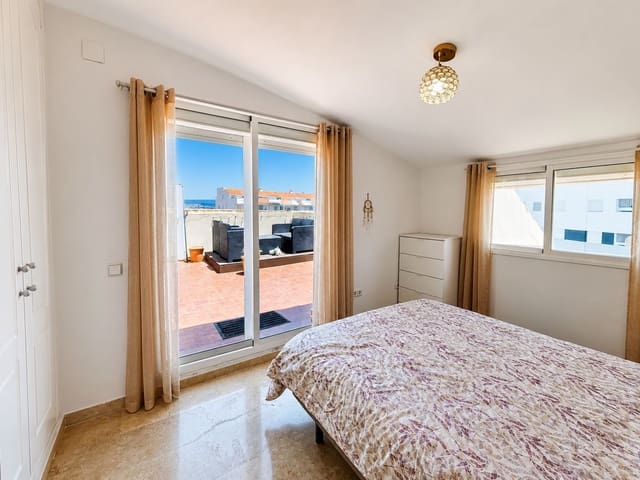 Apartamento de 2 habitaciones en La Duquesa / Puerto de la Duquesa, Manilva en venta con piscina garaje - 260.000 € (Ref: 9994524)