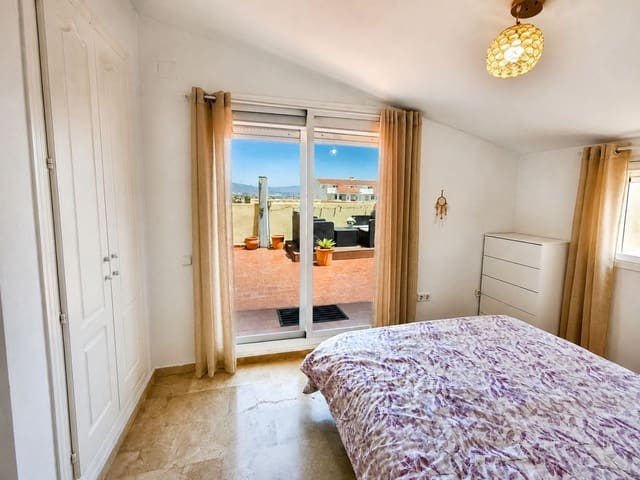 Apartamento de 2 habitaciones en La Duquesa / Puerto de la Duquesa, Manilva en venta con piscina garaje - 260.000 € (Ref: 9994524)