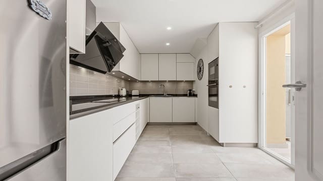 Ático de 3 habitaciones en La Duquesa / Puerto de la Duquesa, Manilva en venta con piscina garaje - 495.000 € (Ref: 9994529)