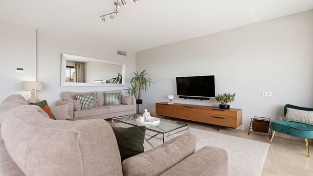 Ático de 3 habitaciones en La Duquesa / Puerto de la Duquesa, Manilva en venta con piscina garaje - 495.000 € (Ref: 9994529)