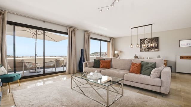 Ático de 3 habitaciones en La Duquesa / Puerto de la Duquesa, Manilva en venta con piscina garaje - 495.000 € (Ref: 9994529)