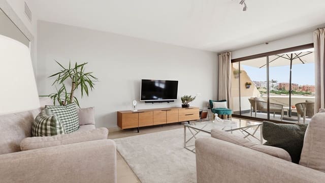 Ático de 3 habitaciones en La Duquesa / Puerto de la Duquesa, Manilva en venta con piscina garaje - 495.000 € (Ref: 9994529)