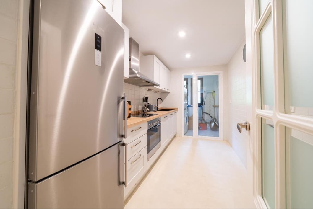3 quarto Apartamento para arrendar em Benahavis com piscina - 3 000 € (Ref: 9994532)