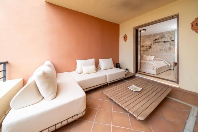 3 quarto Apartamento para arrendar em Benahavís com piscina - 3 000 € (Ref: 9994532)