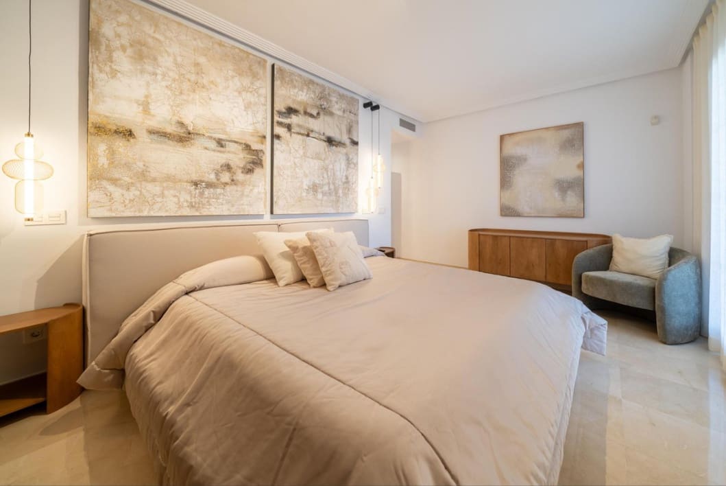 3 quarto Apartamento para arrendar em Benahavis com piscina - 3 000 € (Ref: 9994532)