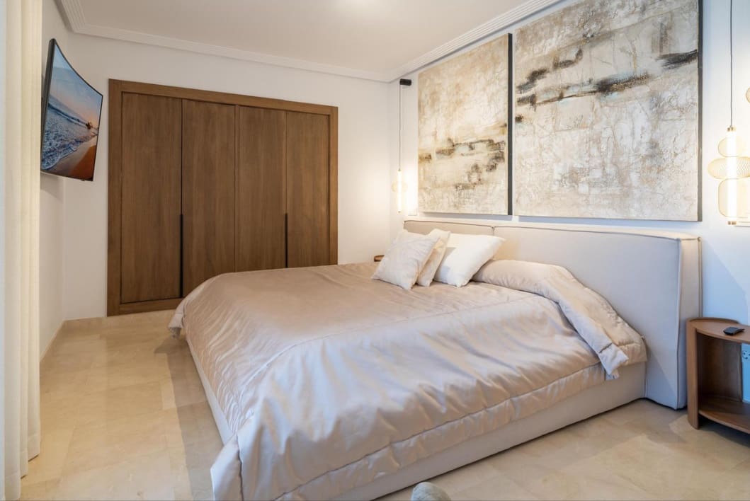 3 quarto Apartamento para arrendar em Benahavis com piscina - 3 000 € (Ref: 9994532)