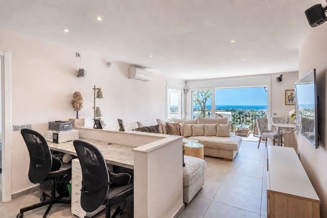 2 bedroom Apartment for sale in Los Almendros, Málaga city with pool - € 499,000 (Ref: 9994533)