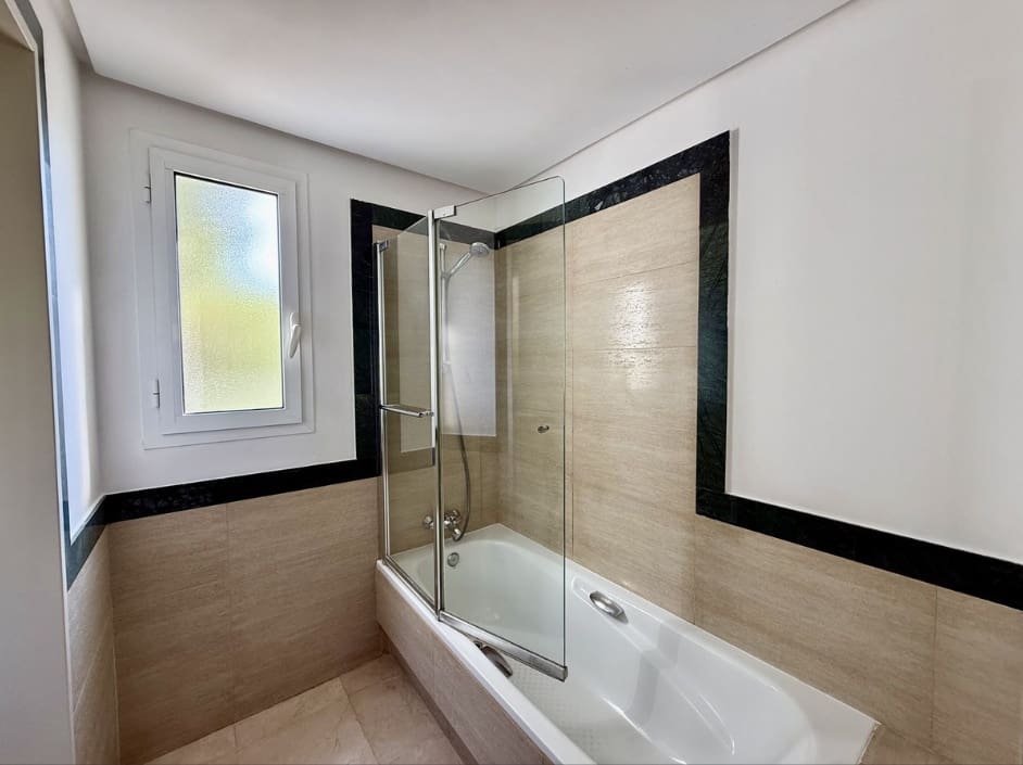 3 Zimmer Apartment zu vermieten in La Quinta mit Pool Garage - 2.750 € (Ref: 9994543)