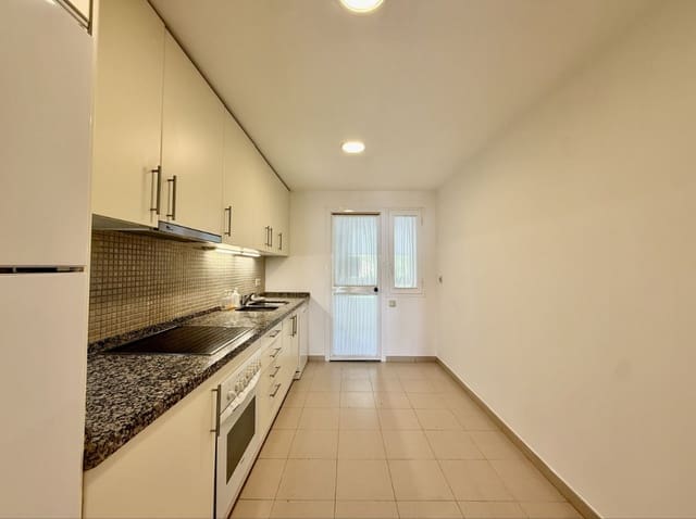 3 quarto Apartamento para arrendar em La Quinta, Benahavís com piscina garagem - 2 750 € (Ref: 9994543)