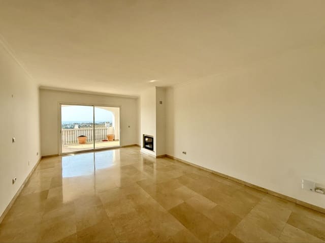 3 quarto Apartamento para arrendar em La Quinta, Benahavís com piscina garagem - 2 750 € (Ref: 9994543)