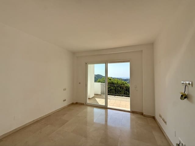 3 quarto Apartamento para arrendar em La Quinta, Benahavís com piscina garagem - 2 750 € (Ref: 9994543)