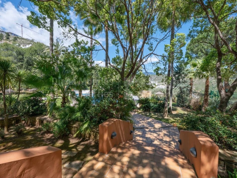 3 Zimmer Apartment zu vermieten in La Quinta mit Pool Garage - 2.750 € (Ref: 9994543)