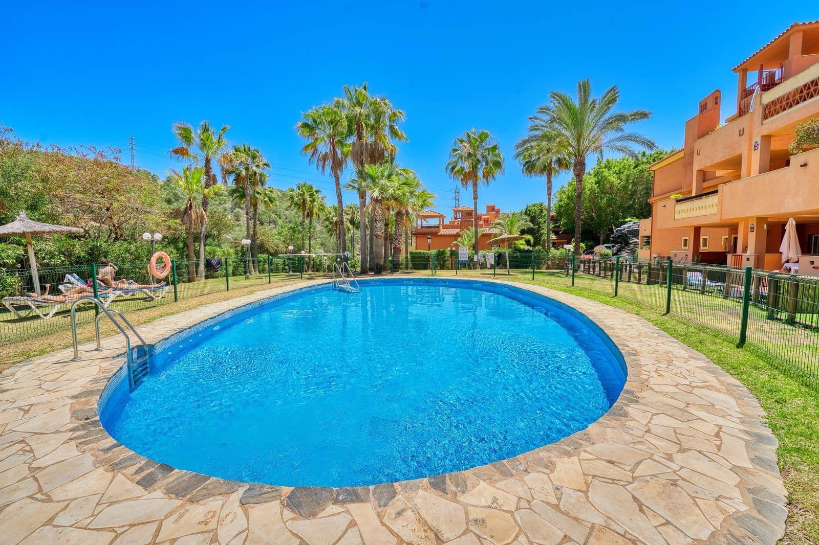 2 quarto Penthouse para venda em Elviria com piscina - 350 000 € (Ref: 9994547)
