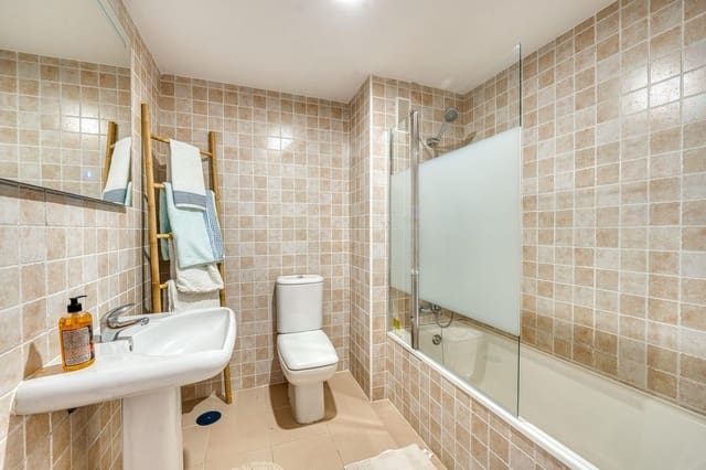 2 soverom Penthouse til salgs i Elviria, Marbella med svømmebasseng - € 350 000 (Ref: 9994547)