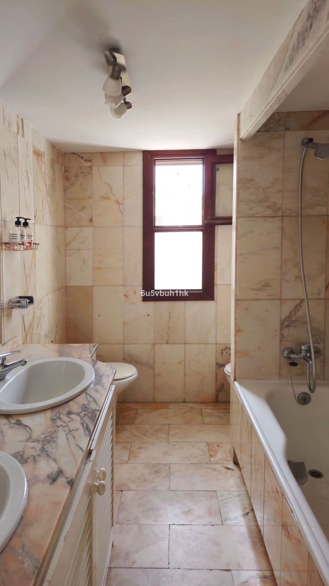 2 soverom Hus til salgs i Estepona med svømmebasseng - € 469 000 (Ref: 9994598)