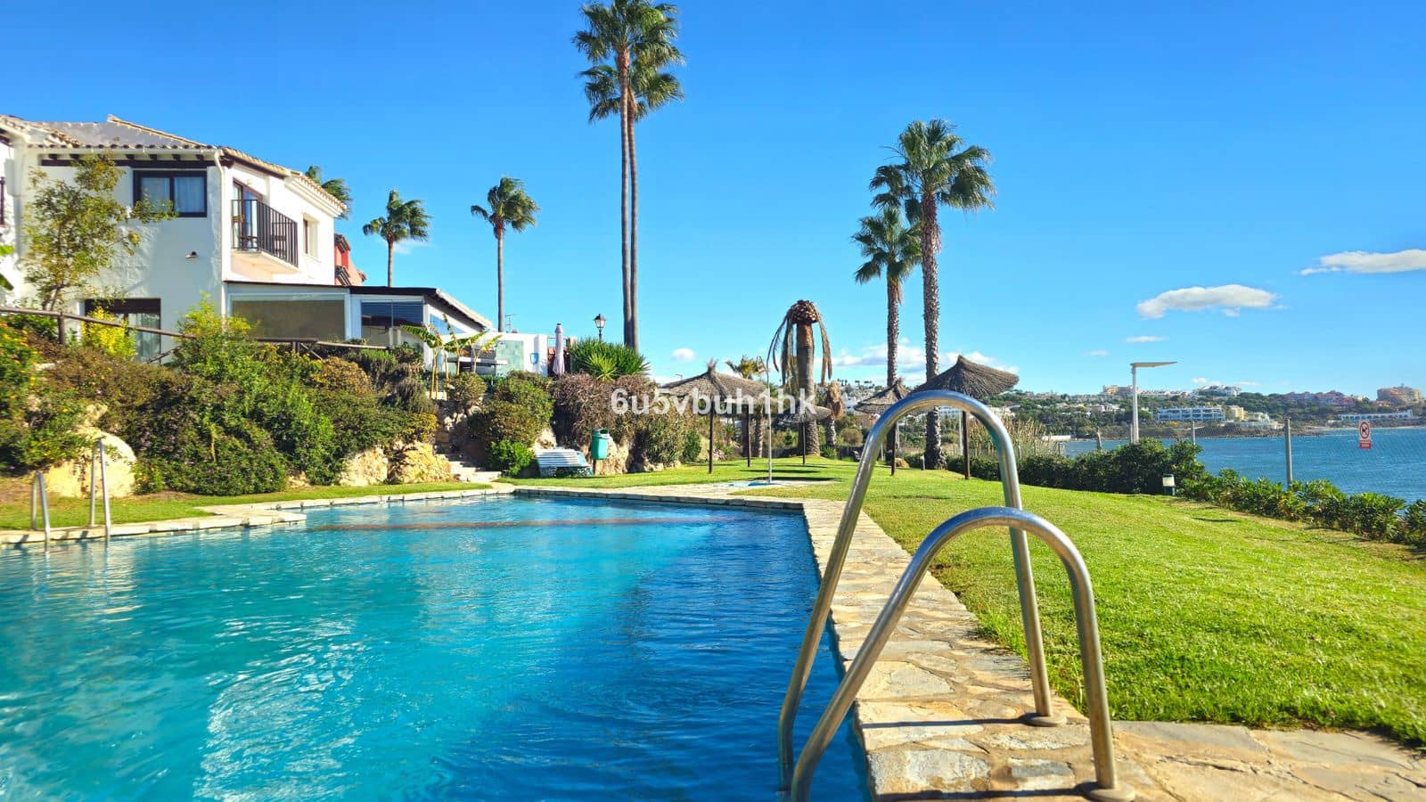 2 soverom Hus til salgs i Estepona med svømmebasseng - € 469 000 (Ref: 9994598)