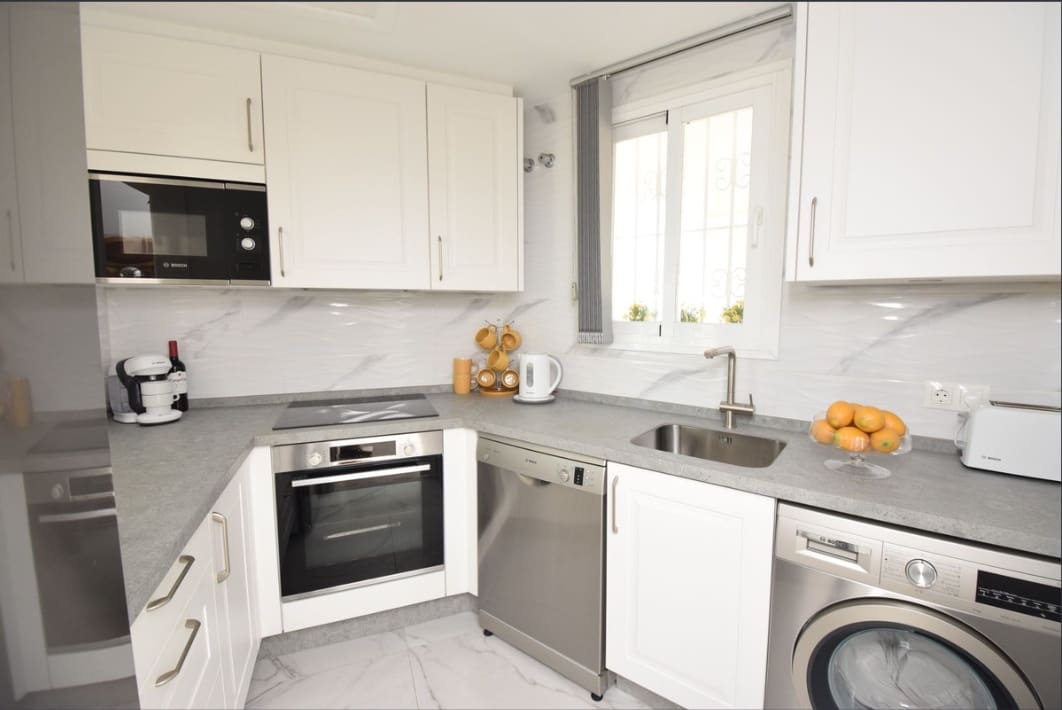 2 Zimmer Apartment zu verkaufen in Malaga Stadt mit Pool Garage - 450.000 € (Ref: 9994610)