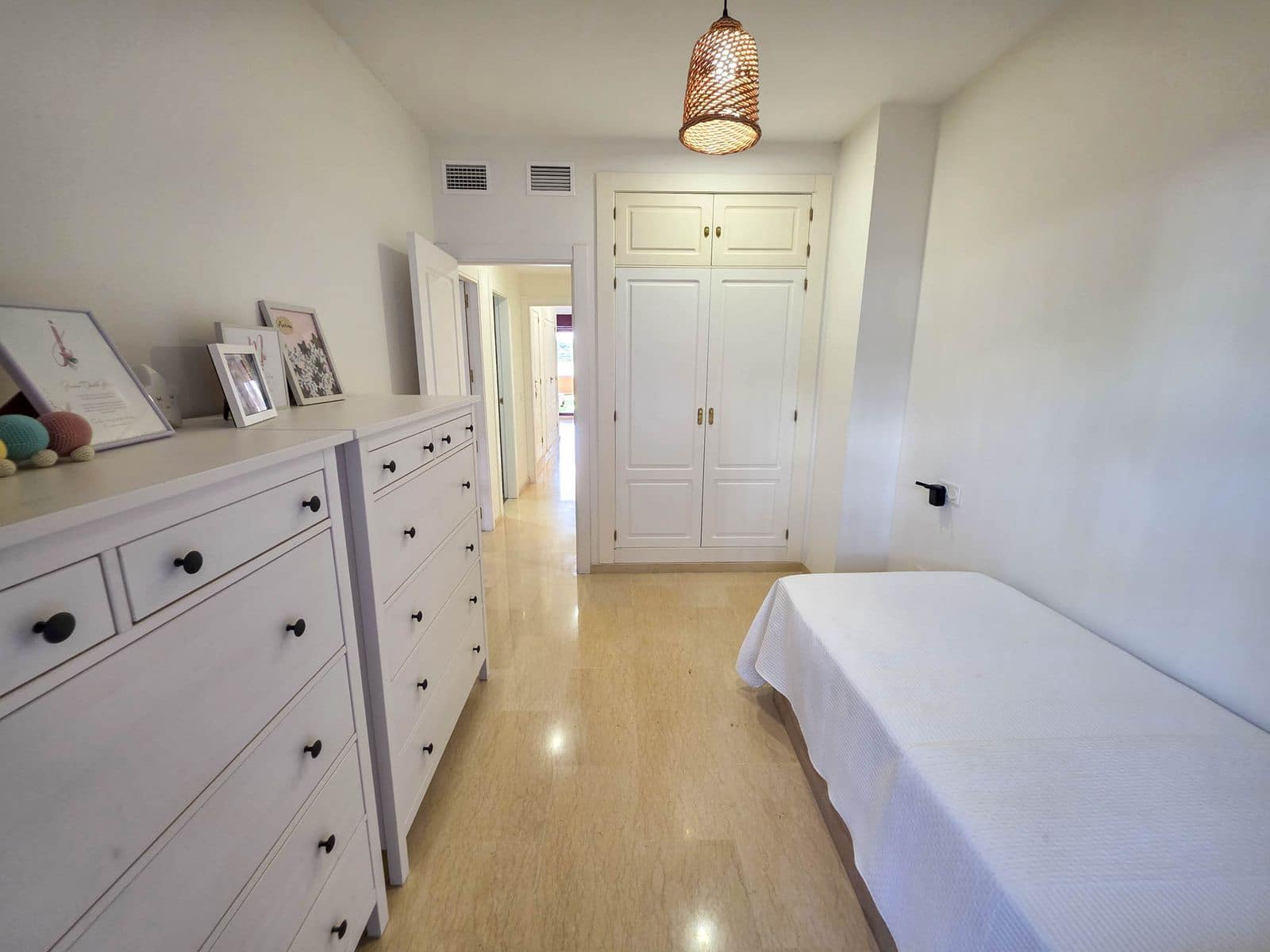 Apartamento de 3 habitaciones en La Duquesa / Puerto de la Duquesa en venta con piscina garaje - 480.000 € (Ref: 9994666)