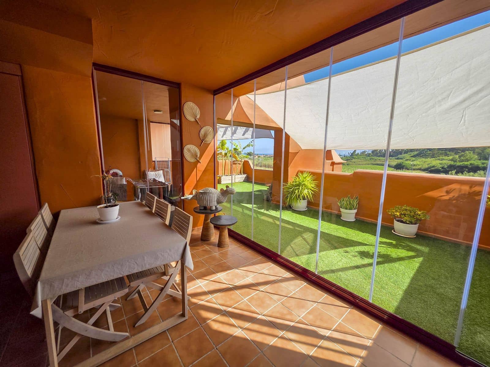 Apartamento de 3 habitaciones en La Duquesa / Puerto de la Duquesa en venta con piscina garaje - 480.000 € (Ref: 9994666)