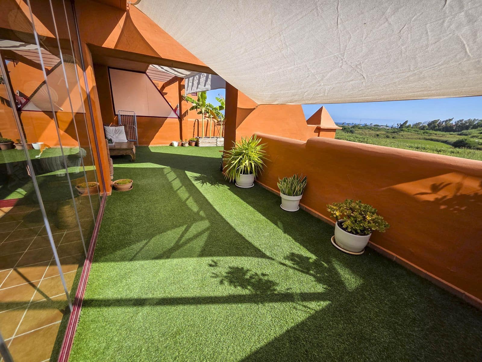 Apartamento de 3 habitaciones en La Duquesa / Puerto de la Duquesa en venta con piscina garaje - 480.000 € (Ref: 9994666)