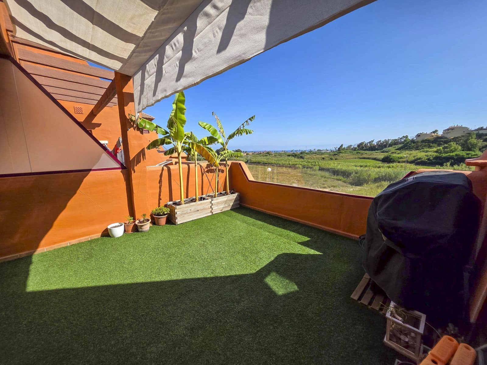 Apartamento de 3 habitaciones en La Duquesa / Puerto de la Duquesa en venta con piscina garaje - 480.000 € (Ref: 9994666)
