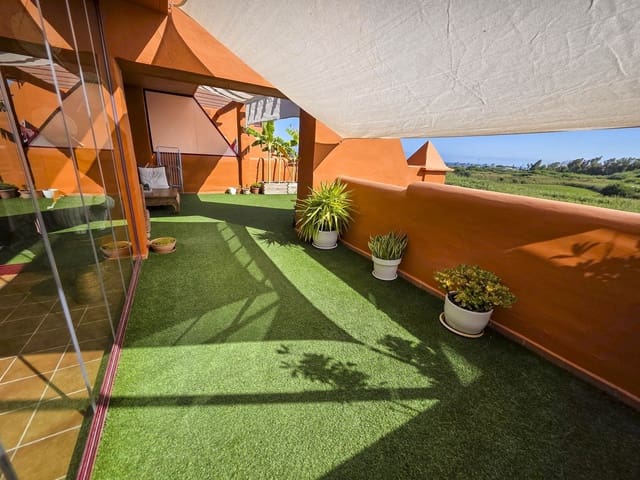Apartamento de 3 habitaciones en La Duquesa / Puerto de la Duquesa, Manilva en venta con piscina garaje - 480.000 € (Ref: 9994666)