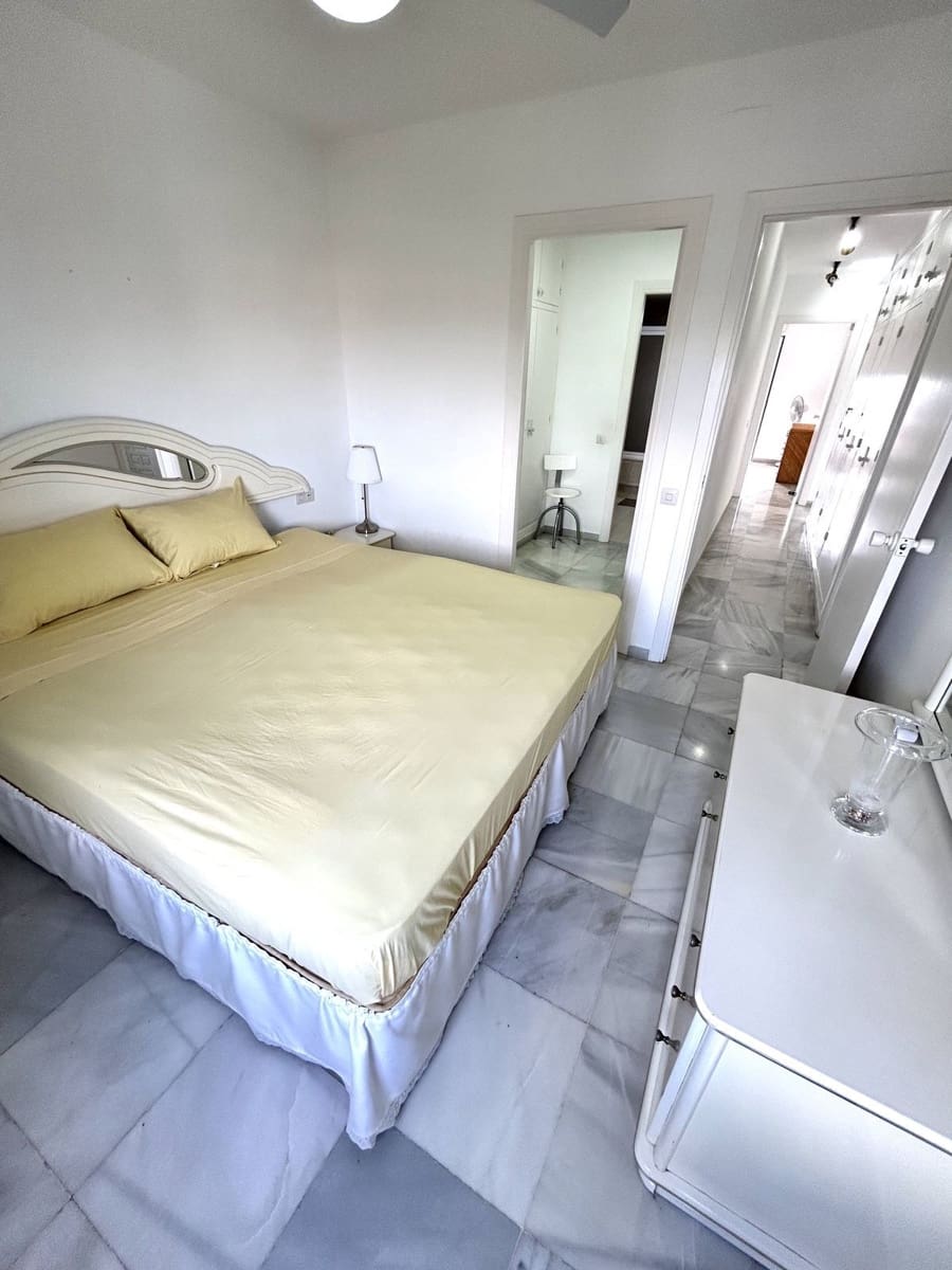 3 soveværelse Penthouse til salg i Estepona med swimmingpool garage - € 550.000 (Ref: 9995227)