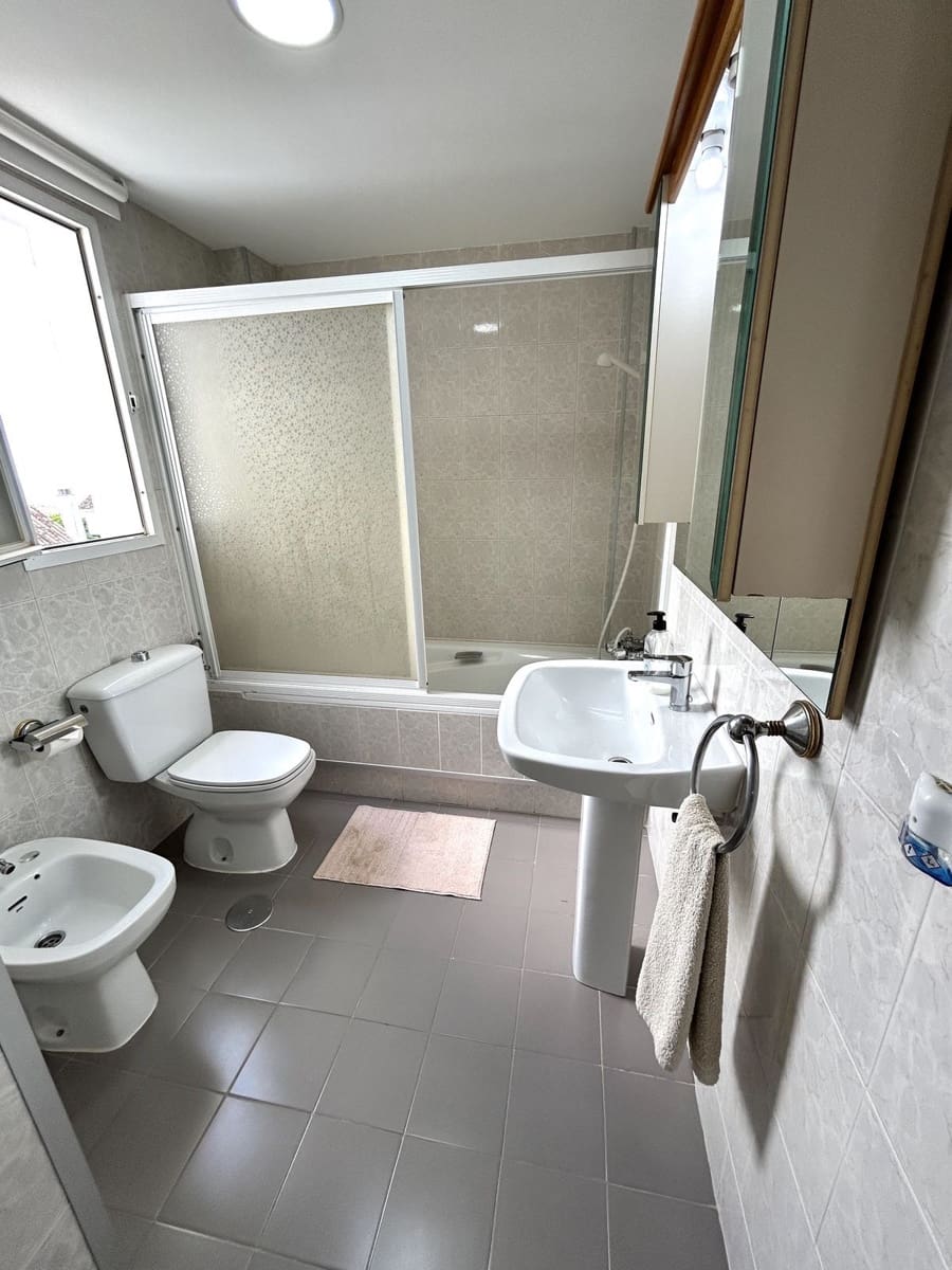 3 soveværelse Penthouse til salg i Estepona med swimmingpool garage - € 550.000 (Ref: 9995227)