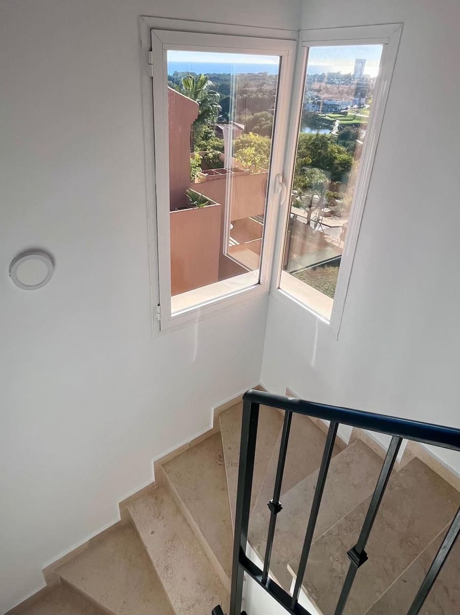 2 soverom Penthouse til salgs i Elviria med svømmebasseng - € 425 000 (Ref: 9995231)