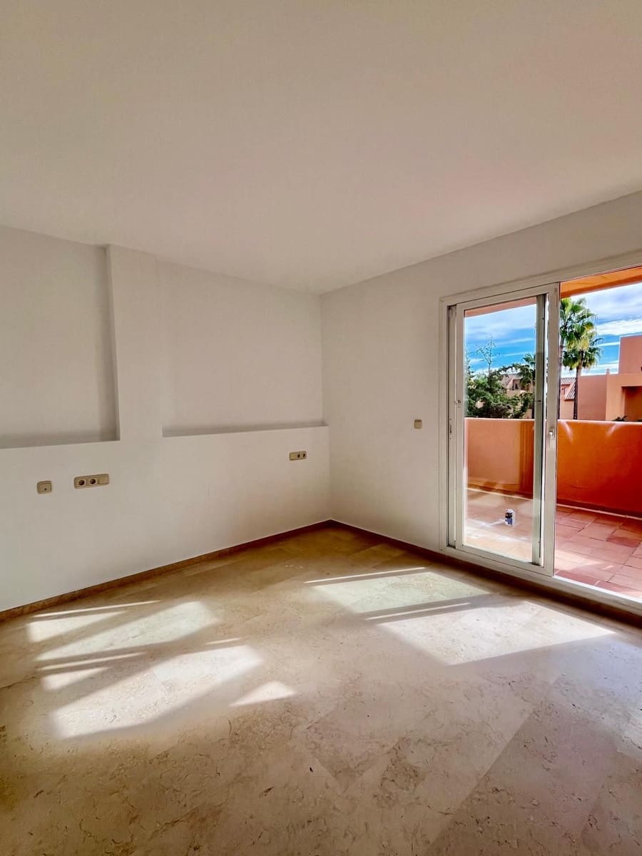 2 soverom Penthouse til salgs i Elviria med svømmebasseng - € 425 000 (Ref: 9995231)