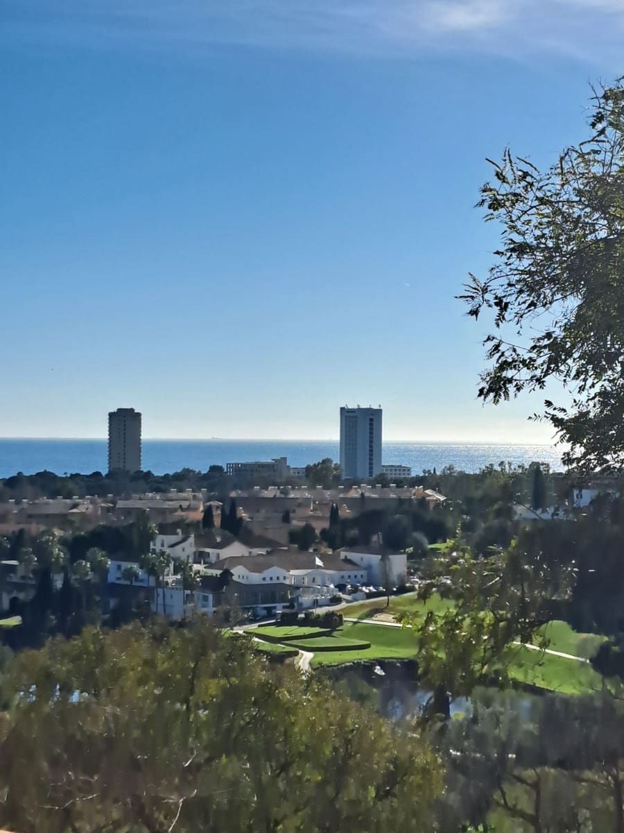 2 soverom Penthouse til salgs i Elviria med svømmebasseng - € 425 000 (Ref: 9995231)