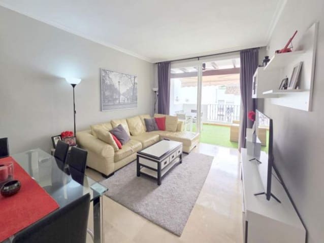 Ático de 2 habitaciones en La Duquesa / Puerto de la Duquesa, Manilva en venta con piscina - 285.000 € (Ref: 9995234)
