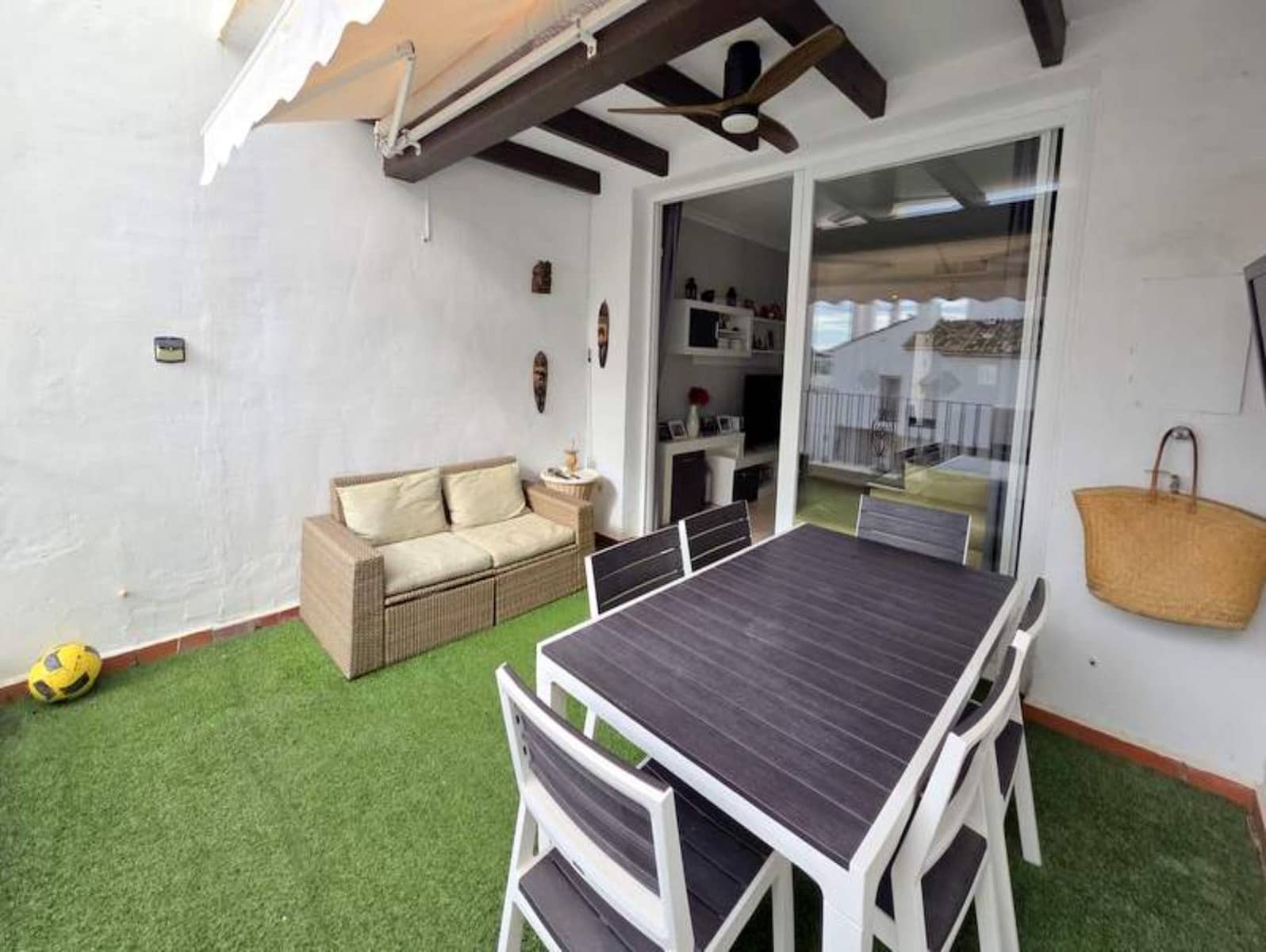 Ático de 2 habitaciones en La Duquesa / Puerto de la Duquesa en venta con piscina - 285.000 € (Ref: 9995234)