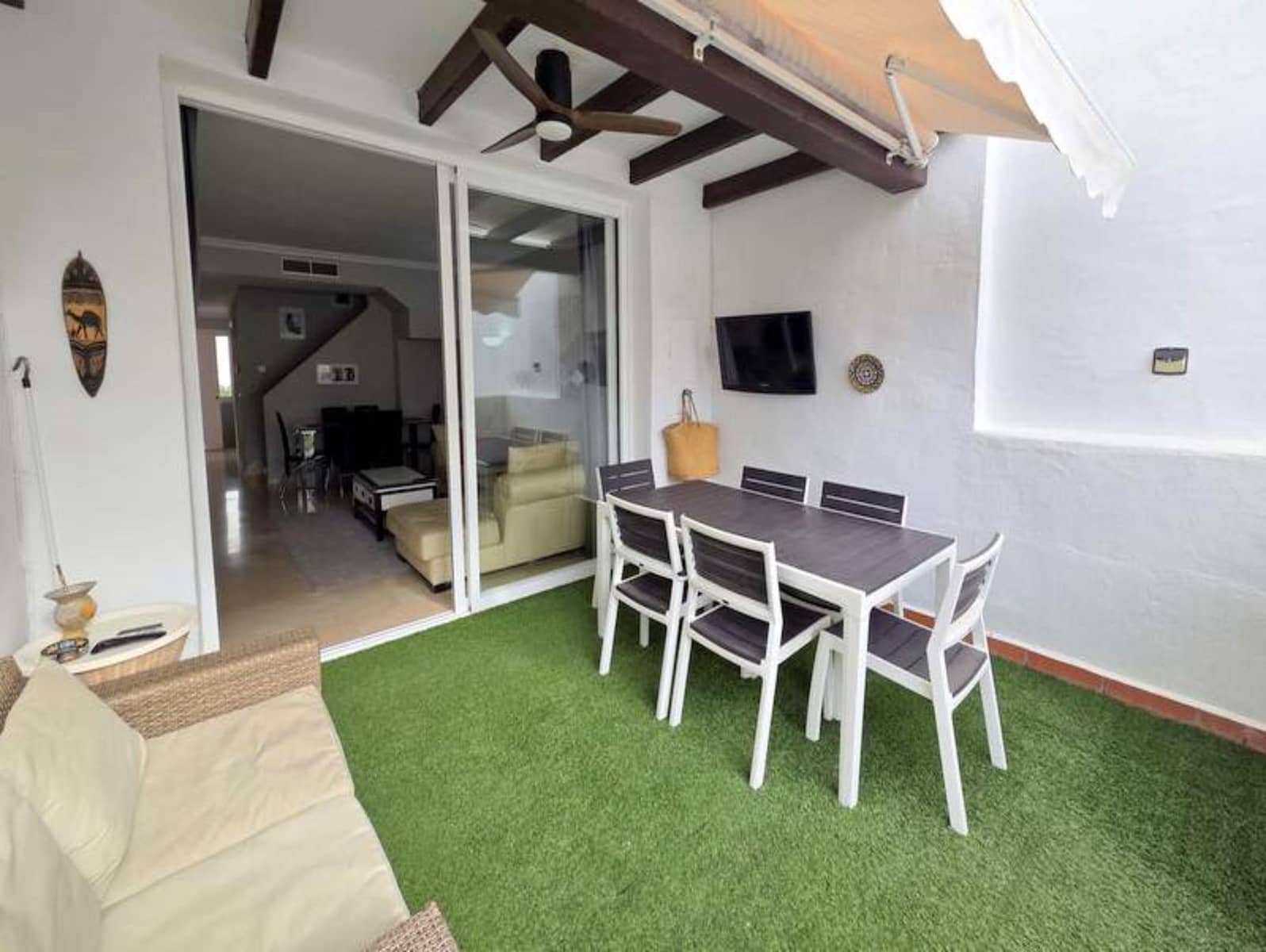 Ático de 2 habitaciones en La Duquesa / Puerto de la Duquesa en venta con piscina - 285.000 € (Ref: 9995234)