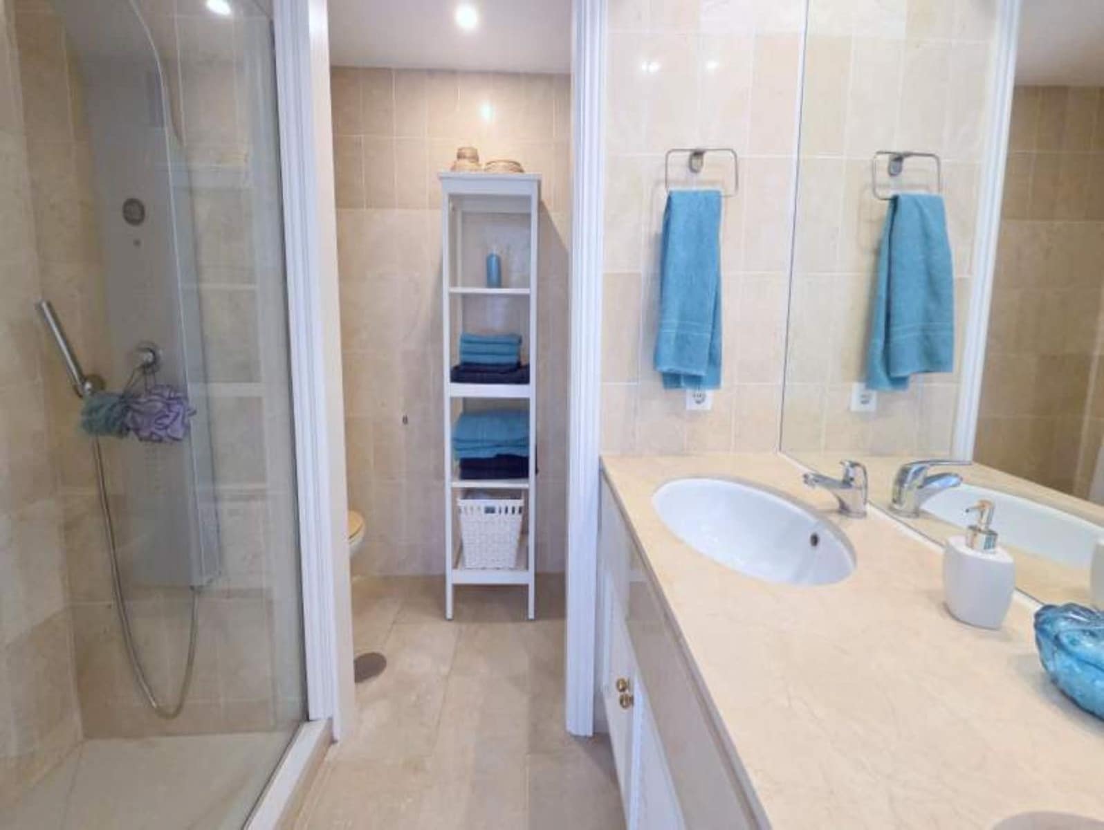 Ático de 2 habitaciones en La Duquesa / Puerto de la Duquesa en venta con piscina - 285.000 € (Ref: 9995234)