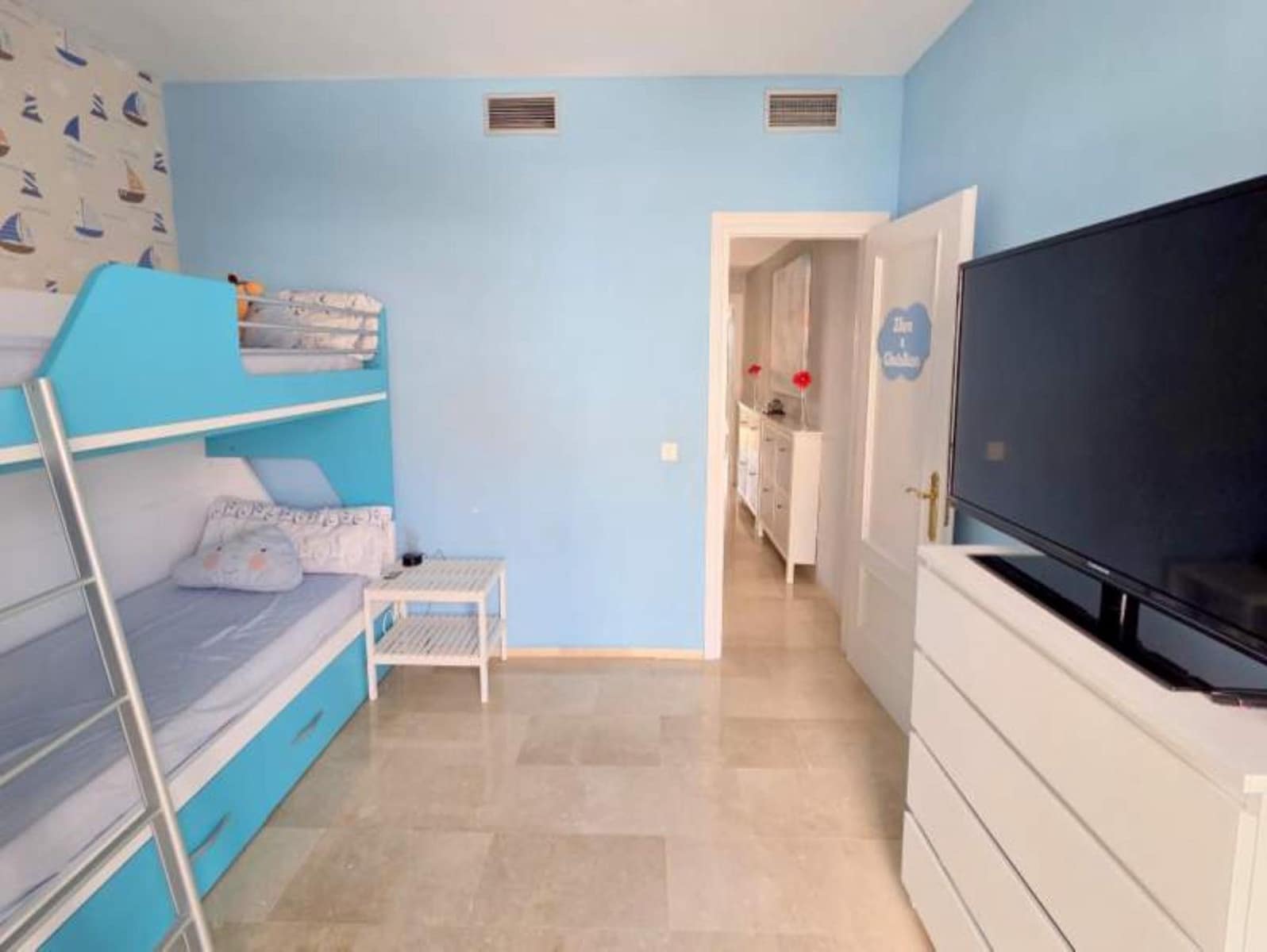 Ático de 2 habitaciones en La Duquesa / Puerto de la Duquesa en venta con piscina - 285.000 € (Ref: 9995234)