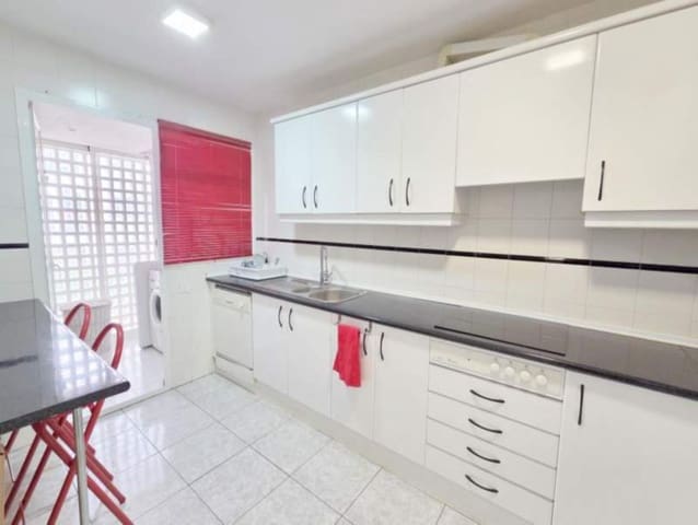 Ático de 2 habitaciones en La Duquesa / Puerto de la Duquesa, Manilva en venta con piscina - 285.000 € (Ref: 9995234)
