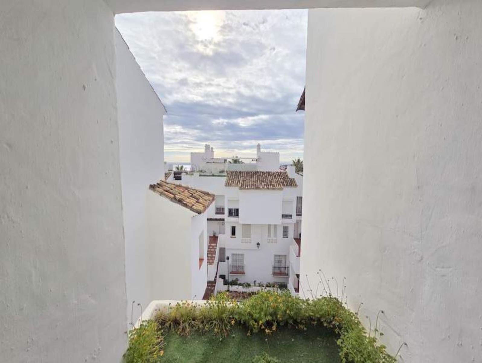 Ático de 2 habitaciones en La Duquesa / Puerto de la Duquesa en venta con piscina - 285.000 € (Ref: 9995234)
