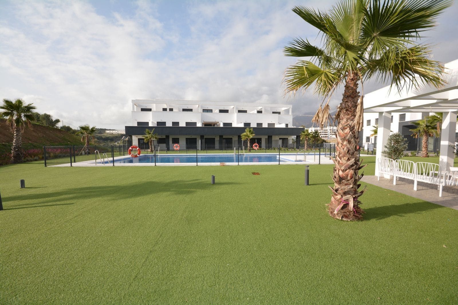 2 bedroom Apartment for sale in Estepona with pool garage - € 395,000 (Ref: 9995243)